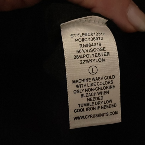 Woman’s black front zip sweater - Picture 3 of 7